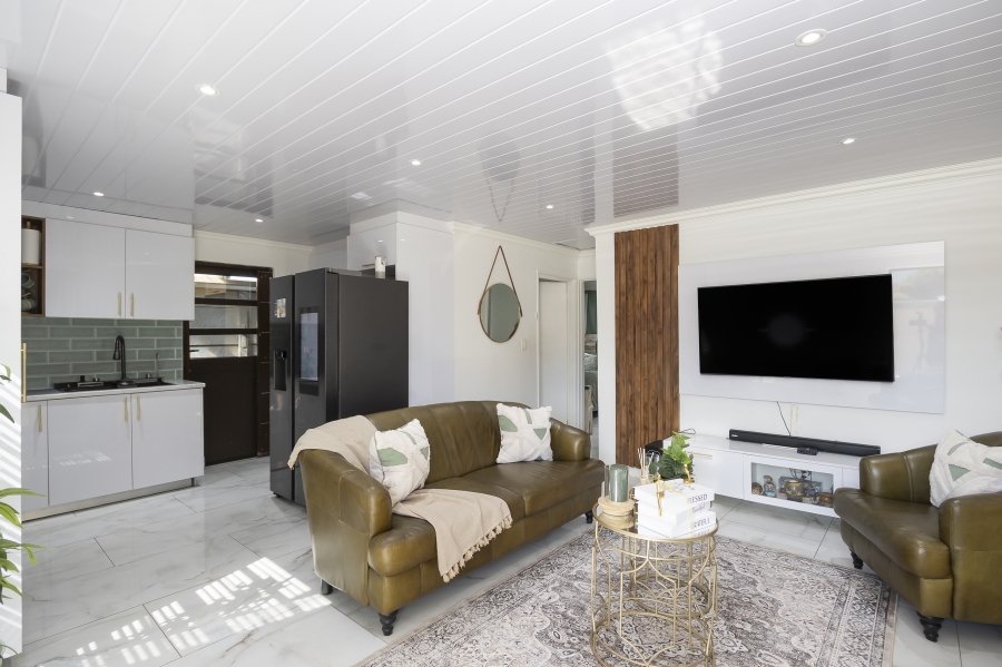 2 Bedroom Property for Sale in Admirals Park Western Cape